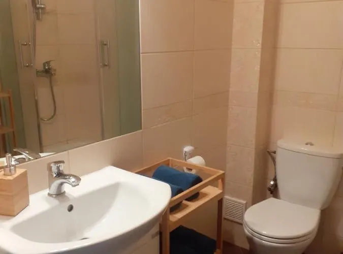 Sloneczny Z Malym Ogrodkiem * ויירובו